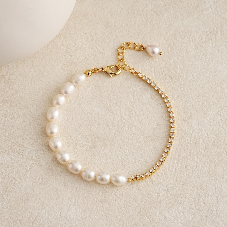 Saridews Minimalist Pearl Bracelet for Bridesmaids